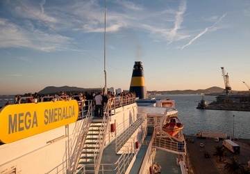 corsica_sardinia_ferries_mega_smeralda_on_deck